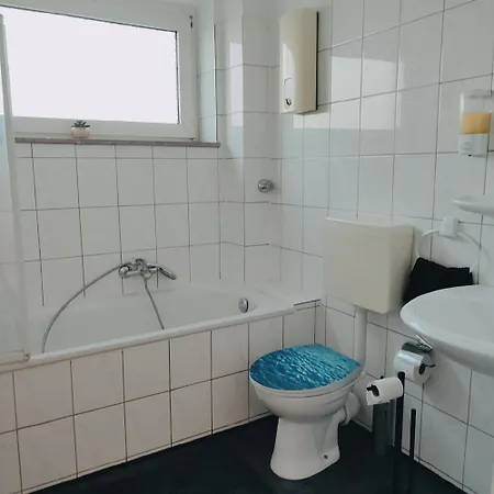 Apartamento Monteur-ferien-messewohnung 6 Personen 2 Og Mettmann
